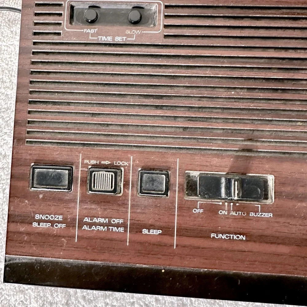 Vintage Sears Electronics AM/FM Clock Radio LED Digital Readout Alarm Clock - Picture 4 of 15